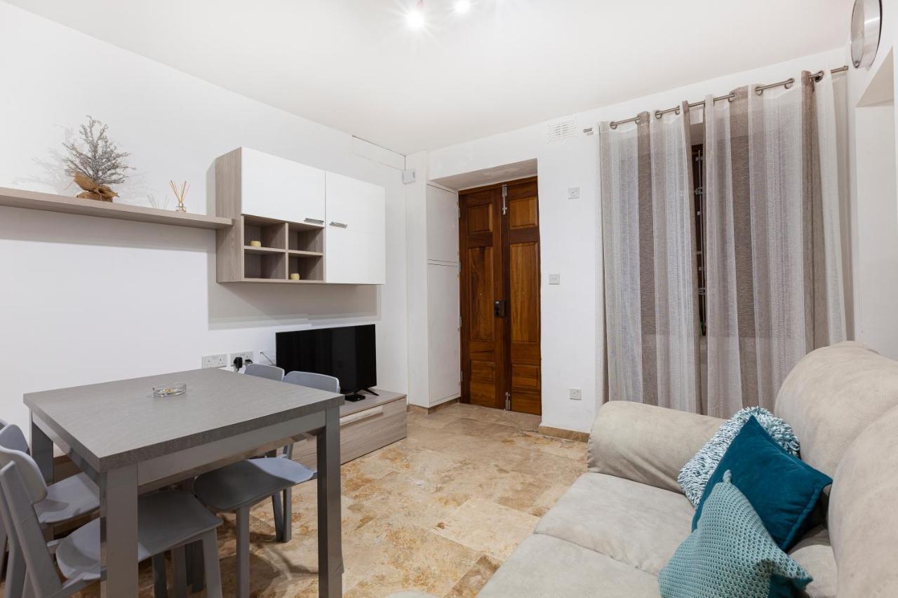 Designer Home With Comfy Sofa In Central Valletta By 360 Estates Exteriör bild