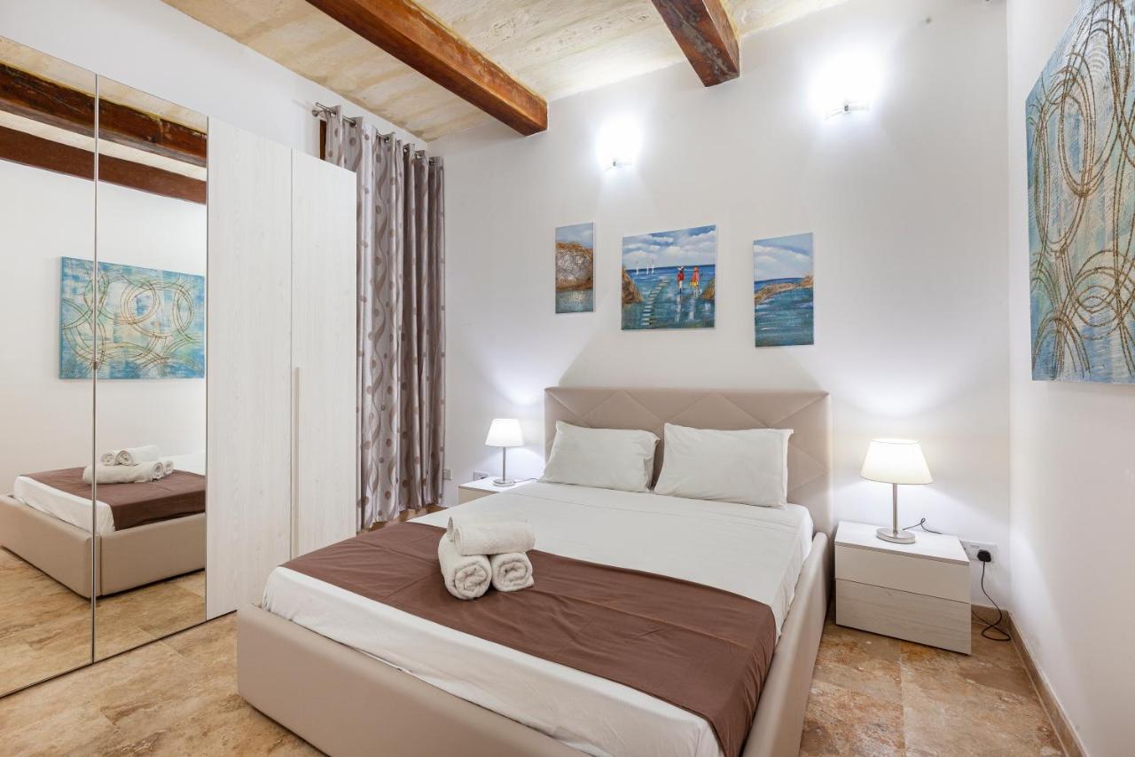 Designer Home With Comfy Sofa In Central Valletta By 360 Estates Exteriör bild